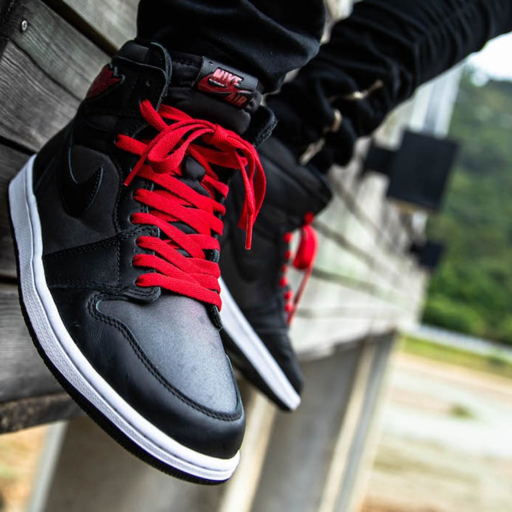 AIR JORDAN 1 RETRO HI OG BLACK GYM RED 555088-060 - Picture 2 of 8